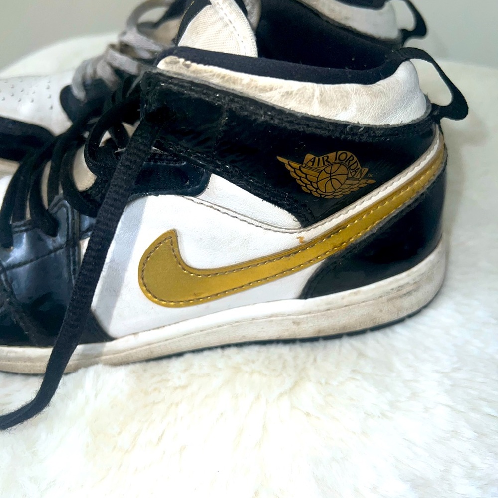 Nike Air Jordan 1 Mid SE GS Basketball Shoes Metallic Gold